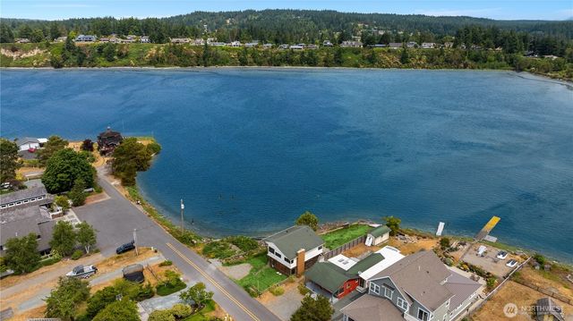 2403 Sunlight Beach Road, Clinton, WA 98236