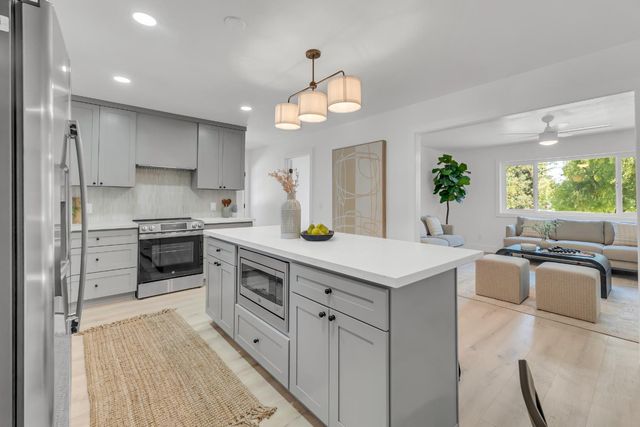 1200 Evergreen Ct, Woodland, CA 95695