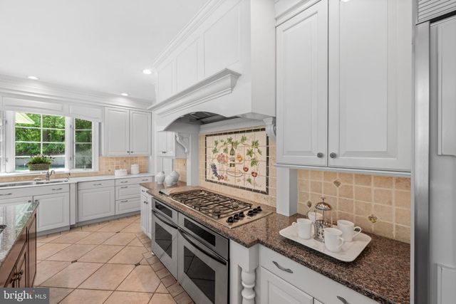 15 PAPER MILL RD, Newtown Square, PA 19073