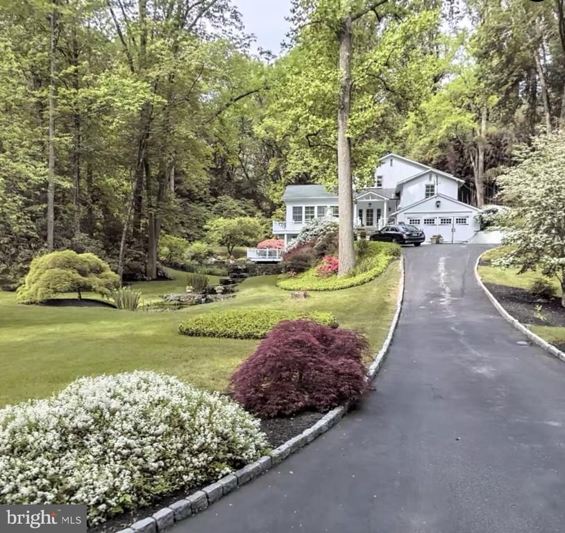 15 PAPER MILL RD, Newtown Square, PA 19073