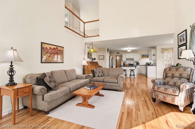 1239 Cottonwood Street, Lake Orion, MI 48360