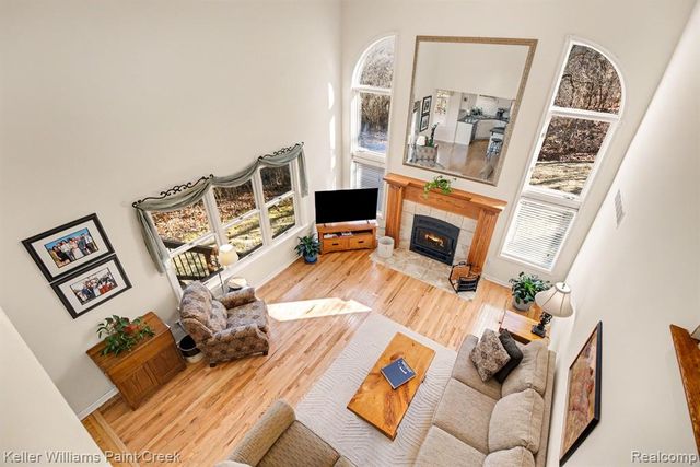 1239 Cottonwood Street, Lake Orion, MI 48360