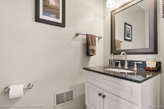 1239 Cottonwood Street, Lake Orion, MI 48360