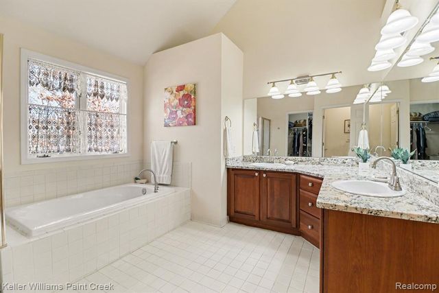 1239 Cottonwood Street, Lake Orion, MI 48360