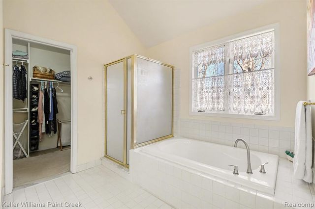 1239 Cottonwood Street, Lake Orion, MI 48360