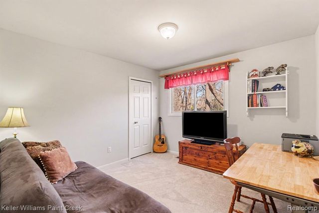 1239 Cottonwood Street, Lake Orion, MI 48360