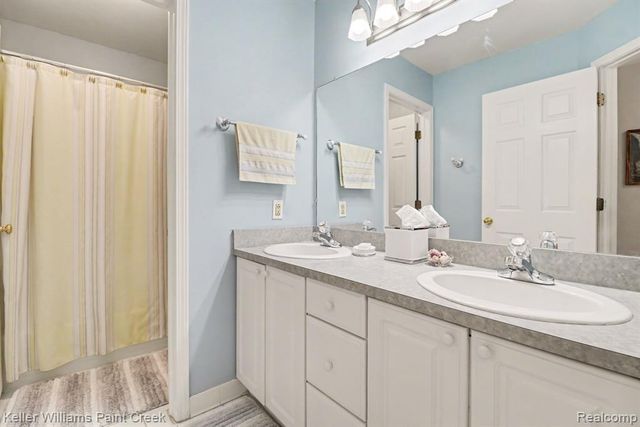 1239 Cottonwood Street, Lake Orion, MI 48360