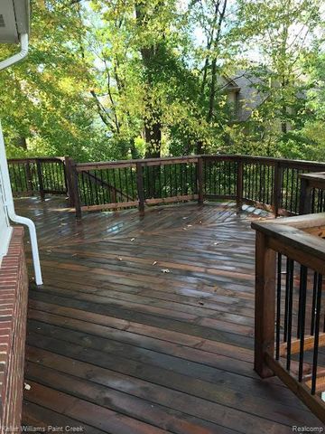 1239 Cottonwood Street, Lake Orion, MI 48360