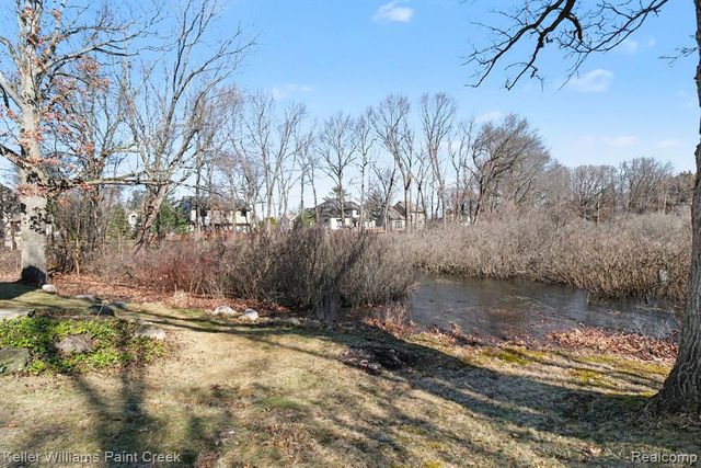 1239 Cottonwood Street, Lake Orion, MI 48360