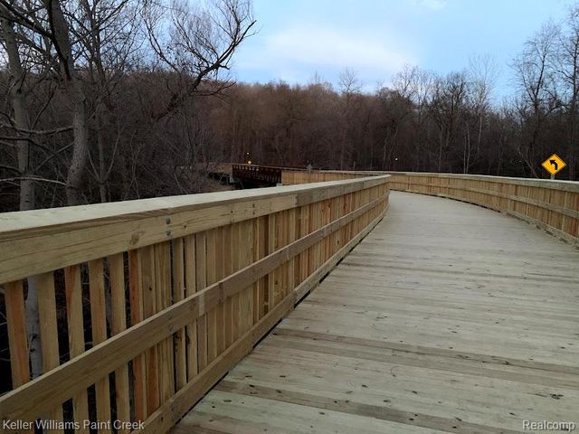 1239 Cottonwood Street, Lake Orion, MI 48360