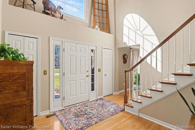 1239 Cottonwood Street, Lake Orion, MI 48360