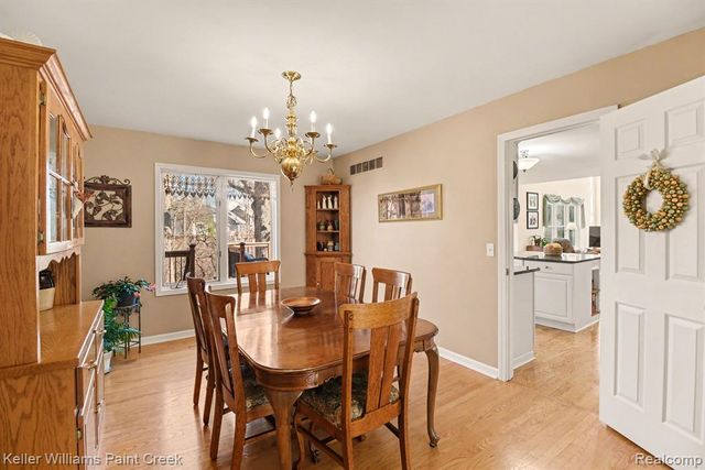 1239 Cottonwood Street, Lake Orion, MI 48360