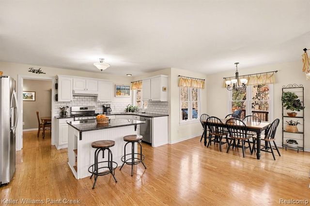 1239 Cottonwood Street, Lake Orion, MI 48360