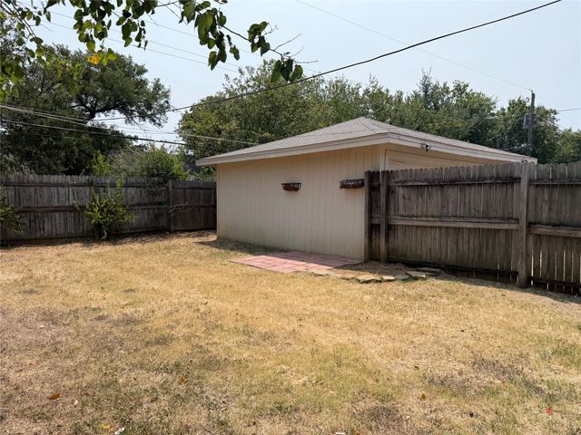 2507 Normont Circle, Fort Worth, TX 76103