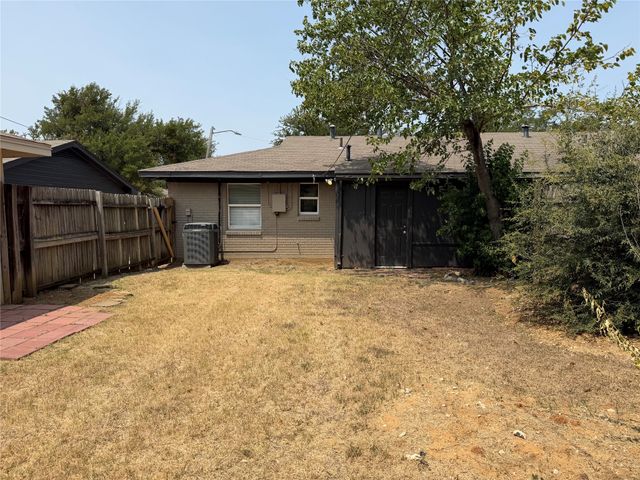 2507 Normont Circle, Fort Worth, TX 76103