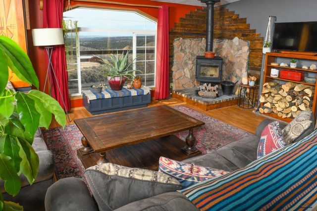 27927 CASCADE SPRINGS RD, Hot Springs, SD 57747