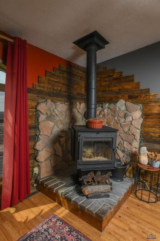 27927 CASCADE SPRINGS RD, Hot Springs, SD 57747