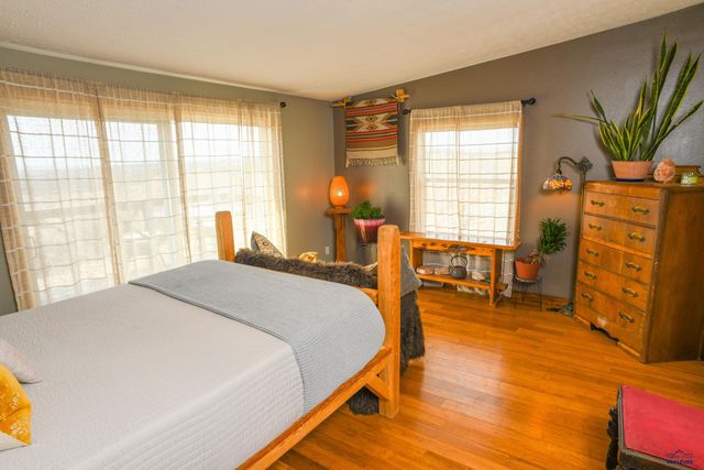 27927 CASCADE SPRINGS RD, Hot Springs, SD 57747