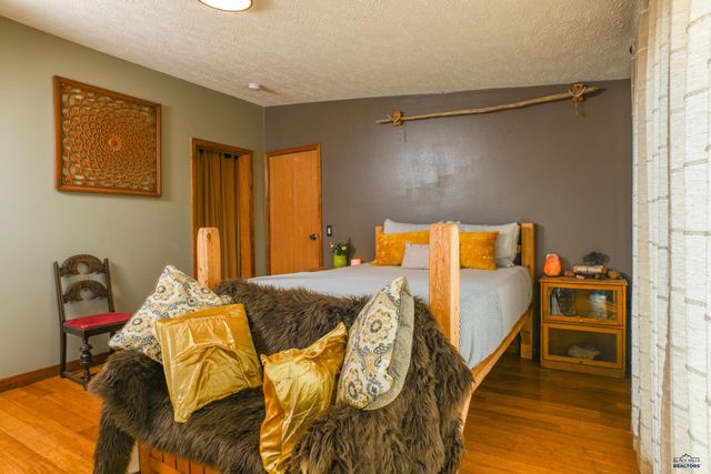 27927 CASCADE SPRINGS RD, Hot Springs, SD 57747