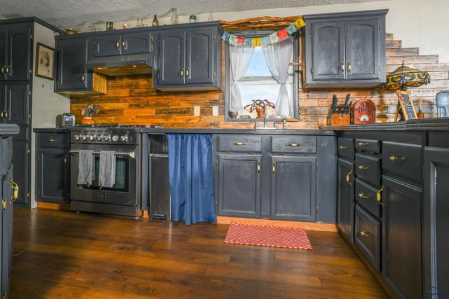 27927 CASCADE SPRINGS RD, Hot Springs, SD 57747