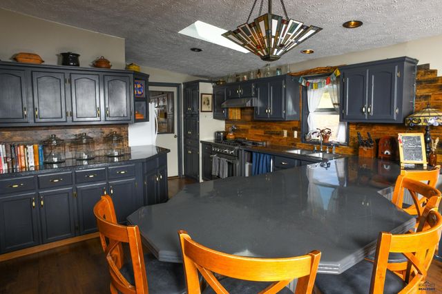 27927 CASCADE SPRINGS RD, Hot Springs, SD 57747