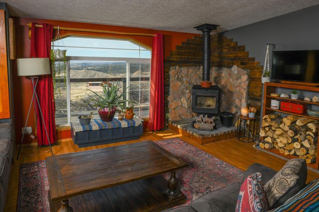 27927 CASCADE SPRINGS RD, Hot Springs, SD 57747