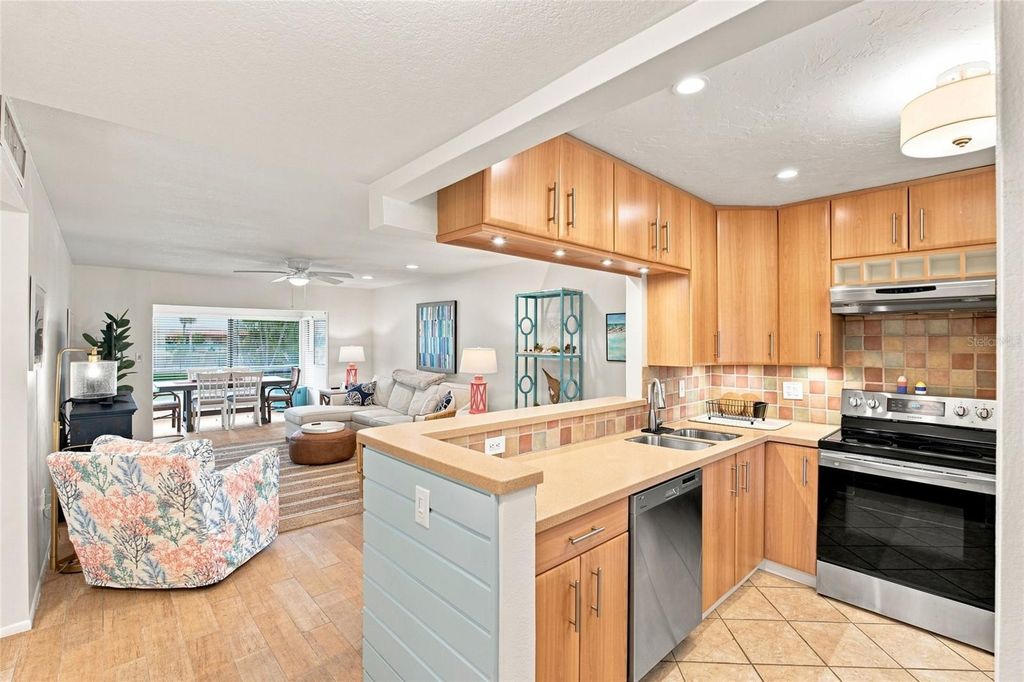 3868 CATALINA DRIVE, BRADENTON, FL 34210 — photo 3