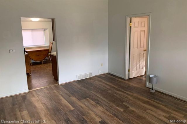 416 Lake Street, Howell, MI 48843