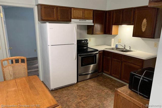 416 Lake Street, Howell, MI 48843