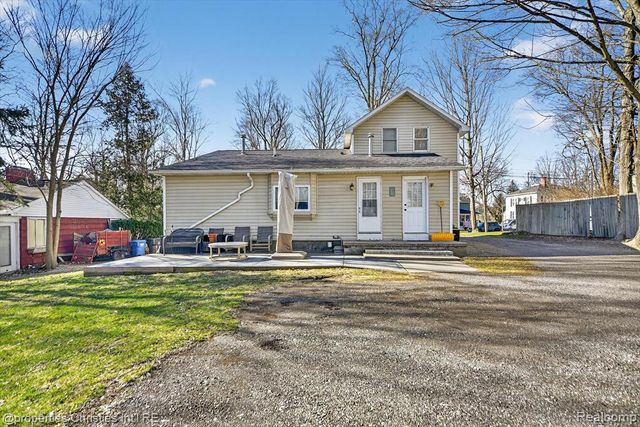 416 Lake Street, Howell, MI 48843