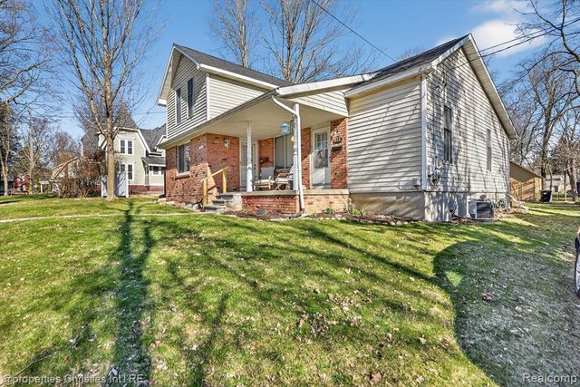 416 Lake Street, Howell, MI 48843