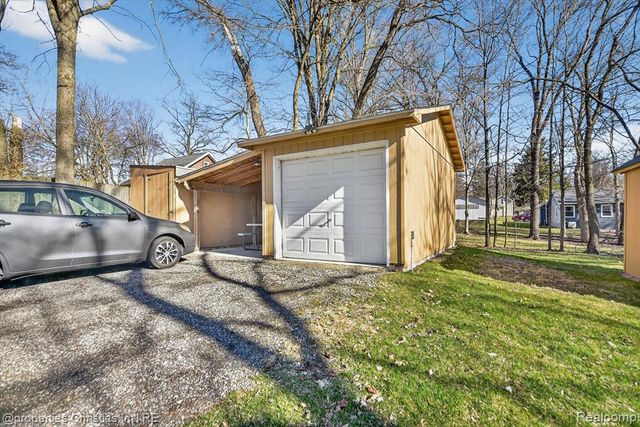 416 Lake Street, Howell, MI 48843