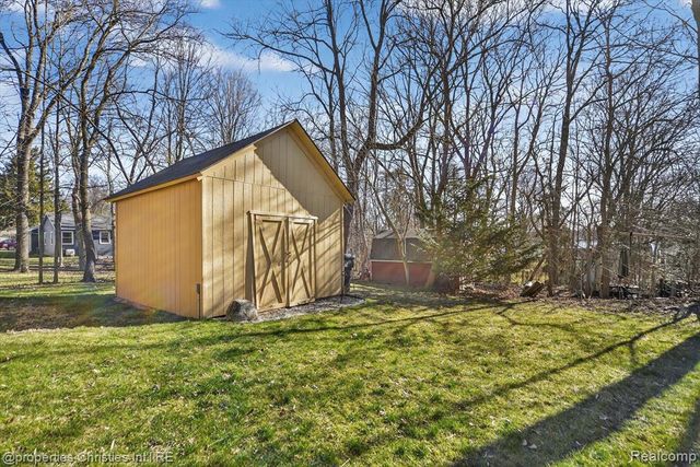 416 Lake Street, Howell, MI 48843