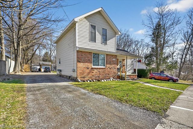 416 Lake Street, Howell, MI 48843