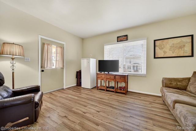 416 Lake Street, Howell, MI 48843