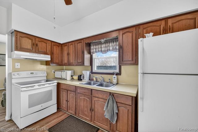 416 Lake Street, Howell, MI 48843