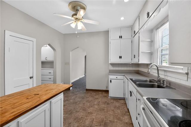 1422 S Maywood Avenue, Independence, MO 64052