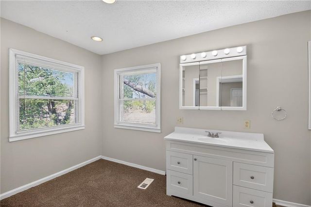 1422 S Maywood Avenue, Independence, MO 64052