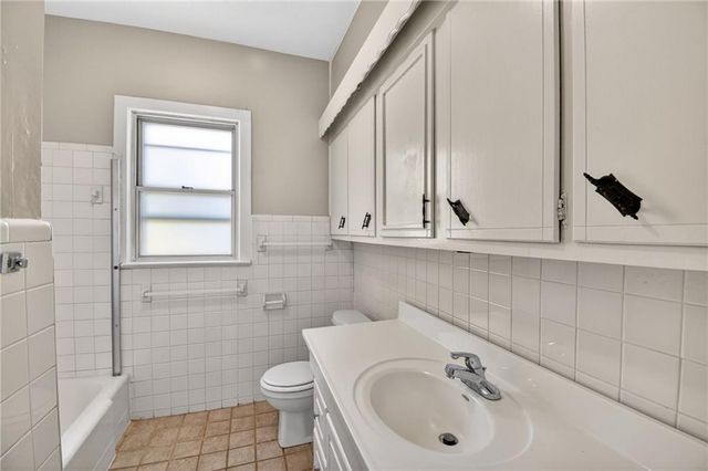 1422 S Maywood Avenue, Independence, MO 64052