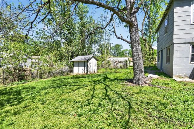 1422 S Maywood Avenue, Independence, MO 64052