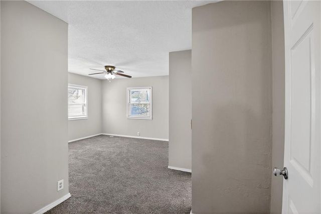 1422 S Maywood Avenue, Independence, MO 64052