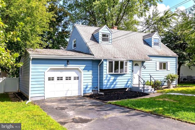 15 FRANCINE DR, Trenton, NJ 08610