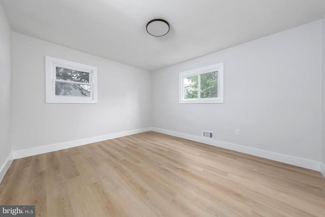 15 FRANCINE DR, Trenton, NJ 08610