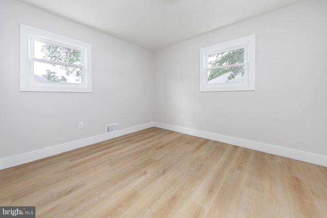 15 FRANCINE DR, Trenton, NJ 08610