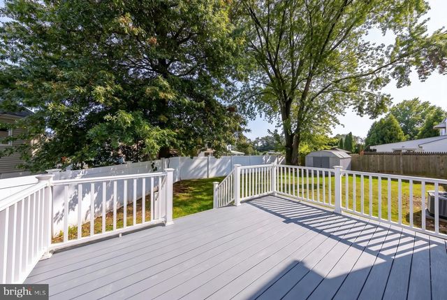 15 FRANCINE DR, Trenton, NJ 08610