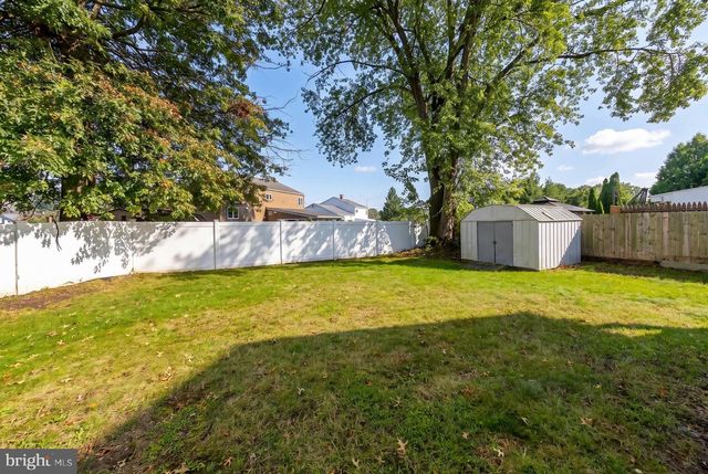 15 FRANCINE DR, Trenton, NJ 08610
