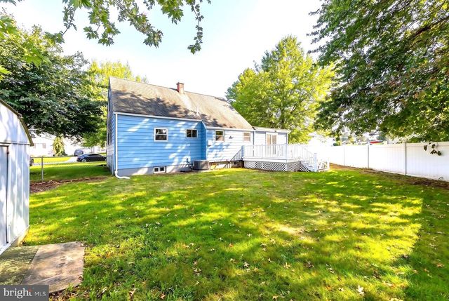 15 FRANCINE DR, Trenton, NJ 08610
