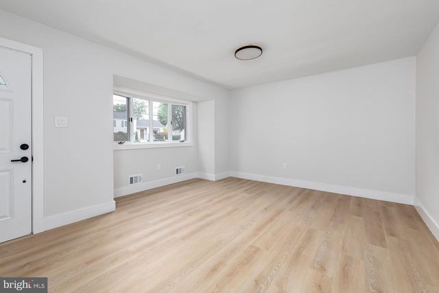 15 FRANCINE DR, Trenton, NJ 08610