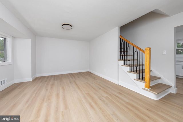 15 FRANCINE DR, Trenton, NJ 08610