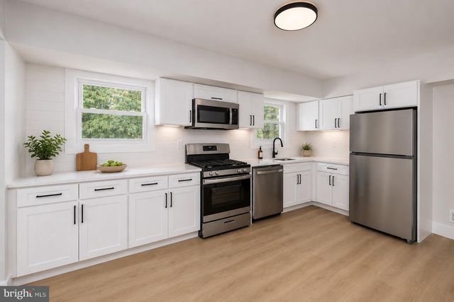 15 FRANCINE DR, Trenton, NJ 08610